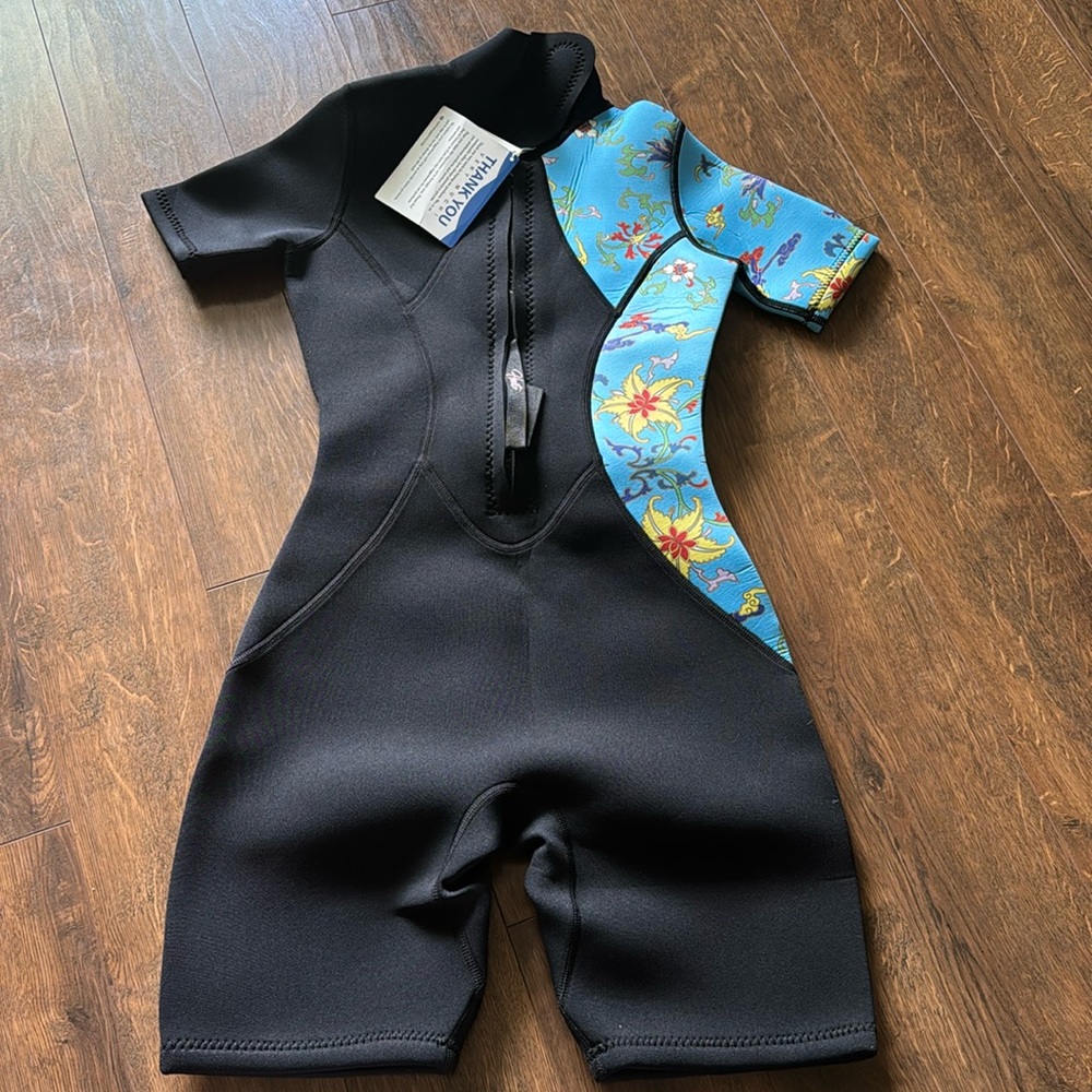 NWT HEVTO Women’s Shorty Wetsuit